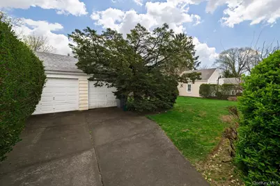 157 Windsor Avenue, Rockville Centre, NY 11570 - Photo 22