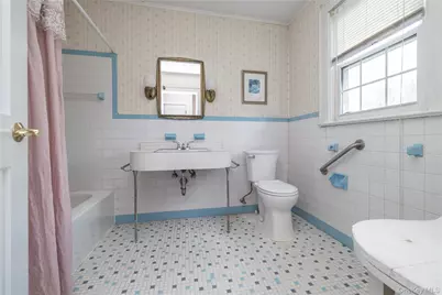 157 Windsor Avenue, Rockville Centre, NY 11570 - Photo 16