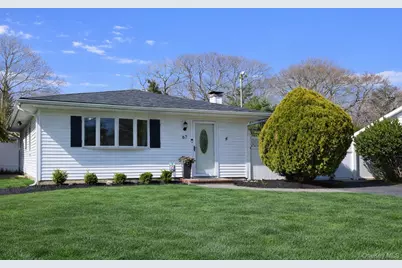 67 Westminster Drive, Shirley, NY 11967 - Photo 2
