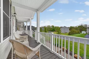 153 Stratford Dr, Poughkeepsie, NY 12603 - Photo 2