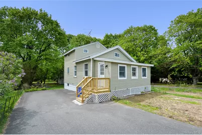 7 Pioneer Avenue, Suffern, NY 10901 - Photo 2