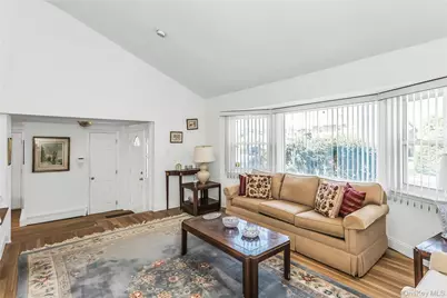 17 Fresno Drive, Plainview, NY 11803 - Photo 4