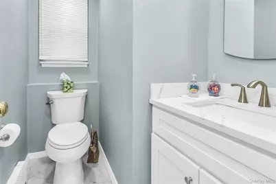 17 Fresno Drive, Plainview, NY 11803 - Photo 16