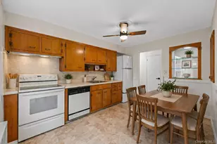 126 Foxdale Ln, Port Jefferson, NY 11777 - Photo 10