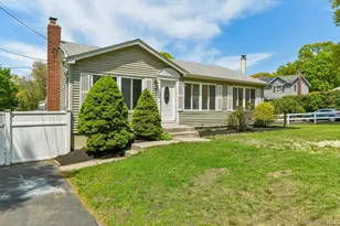 37 Harper St, Patchogue, NY 11772 - Photo 2