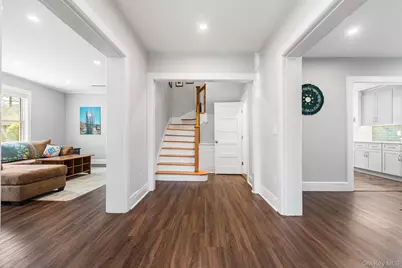 29 Howard Avenue, White Plains, NY 10606 - Photo 2