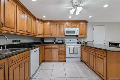 22 Redpine Road, Medford, NY 11763 - Photo 6