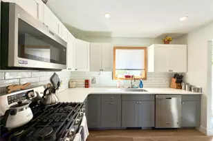 22 Buttermilk Dr, Poughkeepsie, NY 12601 - Photo 2