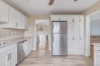 68 Madison Avenue, Island Park, NY 11558 - Photo 6
