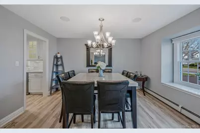 128 Pace Drive S, West Islip, NY 11795 - Photo 10