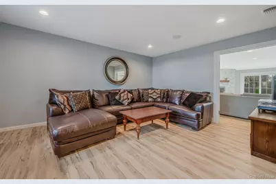 128 Pace Drive S, West Islip, NY 11795 - Photo 8