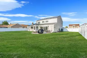 128 Pace Dr S, West Islip, NY 11795 - Photo 38