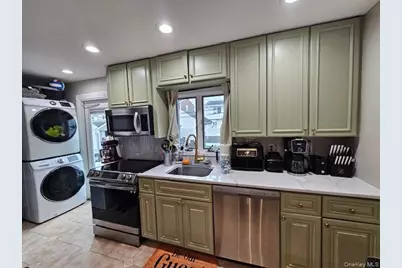 18 Robert Street, Freeport, NY 11520 - Photo 8