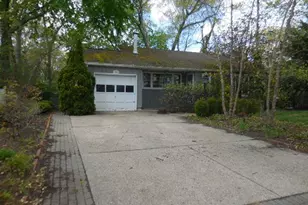 194 Phyllis Dr, Patchogue, NY 11772 - Photo 2