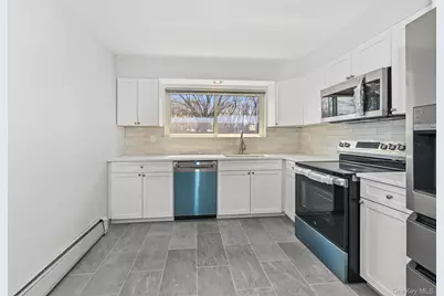105 Coachlight Square, Montrose, NY 10548 - Photo 10