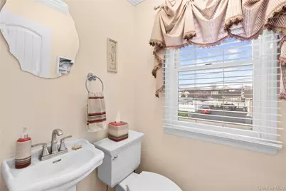 106 Irving Avenue, Freeport, NY 11520 - Photo 28