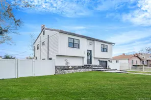 159 Nimbus Rd, Holbrook, NY 11741 - Photo 2