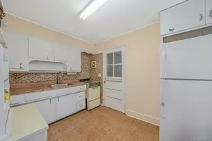 115 Irish Ln, East Islip, NY 11730 - Photo 6