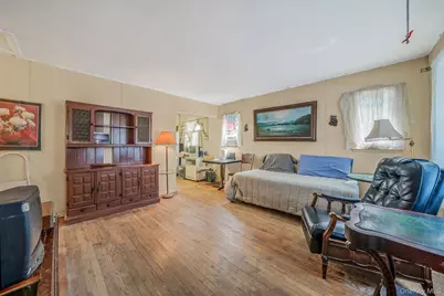 115 Irish Lane, East Islip, NY 11730 - Photo 4