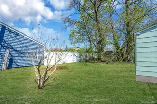 115 Irish Ln, East Islip, NY 11730 - Photo 16