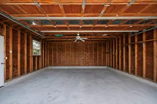 115 Irish Ln, East Islip, NY 11730 - Photo 14