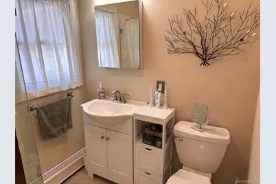 212 Matthews Road, Oakdale, NY 11769 - Photo 20