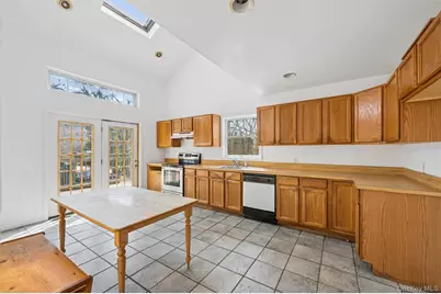 221 E Montauk Highway, Hampton Bays, NY 11946 - Photo 6
