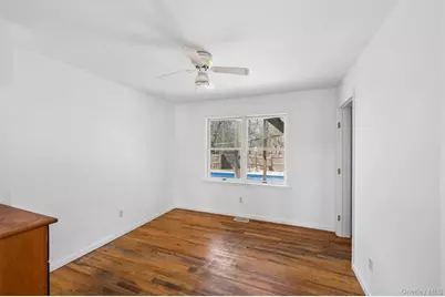 221 E Montauk Highway, Hampton Bays, NY 11946 - Photo 14