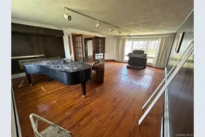 31 East Avenue, Freeport, NY 11520 - Photo 8
