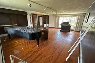 31 East Ave, Freeport, NY 11520 - Photo 8
