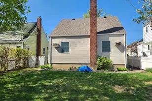 956 Cherry Ln, Floral Park, NY 11001 - Photo 4