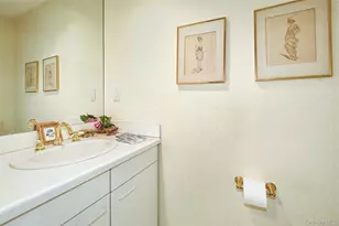 3 Ingleside Ln, White Plains, NY 10605 - Photo 8