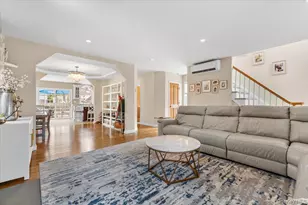 174-28 Pidgeon Meadow Rd, Fresh Meadows, NY 11365 - Photo 6