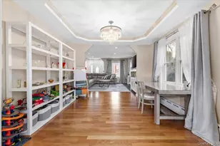 174-28 Pidgeon Meadow Rd, Fresh Meadows, NY 11365 - Photo 16