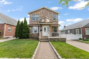 174-28 Pidgeon Meadow Rd, Fresh Meadows, NY 11365 - Photo 2