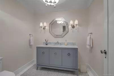 115 Eagles Crescent, Manhasset, NY 11030 - Photo 14