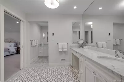 115 Eagles Crescent, Manhasset, NY 11030 - Photo 20