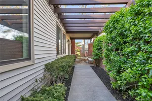 115 Eagles Crescent, Manhasset, NY 11030 - Photo 36