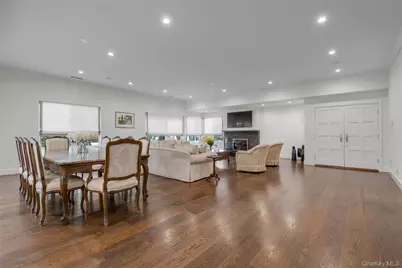 115 Eagles Crescent, Manhasset, NY 11030 - Photo 8