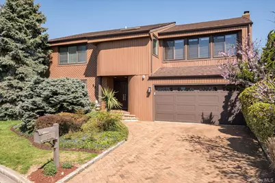 25 Princeton Drive, Syosset, NY 11791 - Photo 2