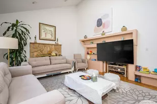 25 Princeton Dr, Syosset, NY 11791 - Photo 4