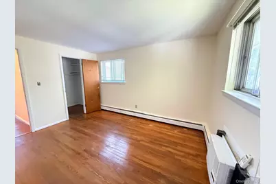 95 Graywood Road #2nd Fl, Port Washington, NY 11050 - Photo 10