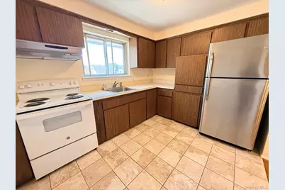 95 Graywood Road #2nd Fl, Port Washington, NY 11050 - Photo 4