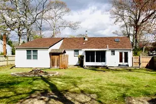 56 Gwendolyn Pl, East Islip, NY 11730 - Photo 16