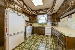 497 Tulip Ave, Floral Park, NY 11001 - Photo 12