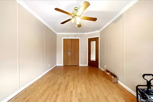 545 Hollywood Ave, Bronx, NY 10465 - Photo 22