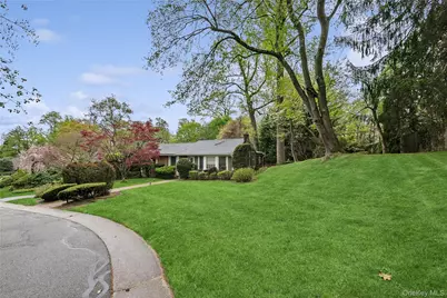 9 Oakwood Circle, Roslyn, NY 11576 - Photo 1