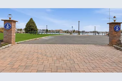21 Shore Drive W, Copiague, NY 11726 - Photo 30