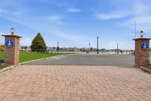 21 Shore Dr W, Copiague, NY 11726 - Photo 30