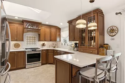 21 Shore Drive W, Copiague, NY 11726 - Photo 10
